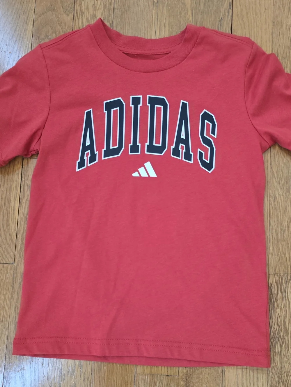 ADIDAS BRAND SIGNATURE BOYS RED & BLACK SHORT SLEEVE T-SHIRT &  PANTS SET SIZE 6